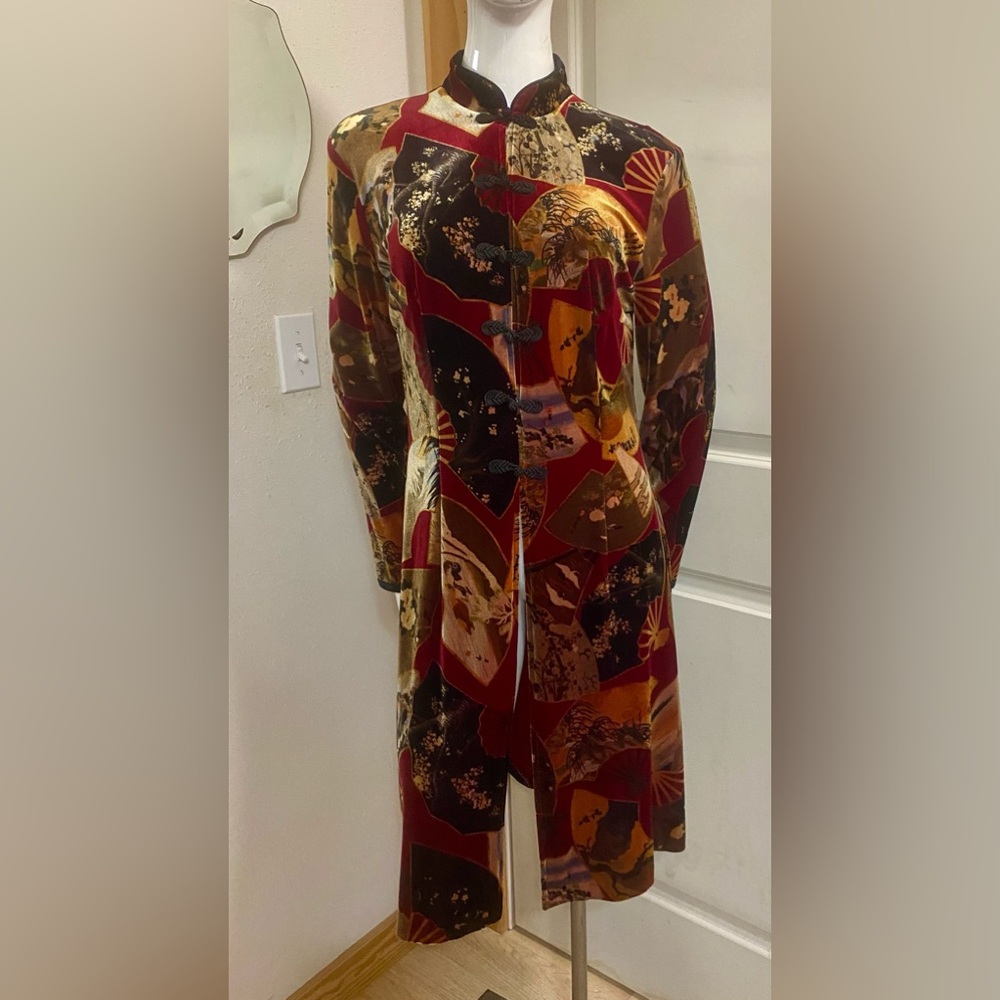 Stunning Asian inspired velveteen tunic/jacket with mandarin collar and closures